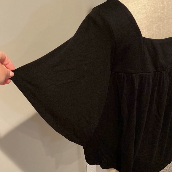 Universal Thread Short Sleeve Batwing Top Size: S - Picture 3 of 13